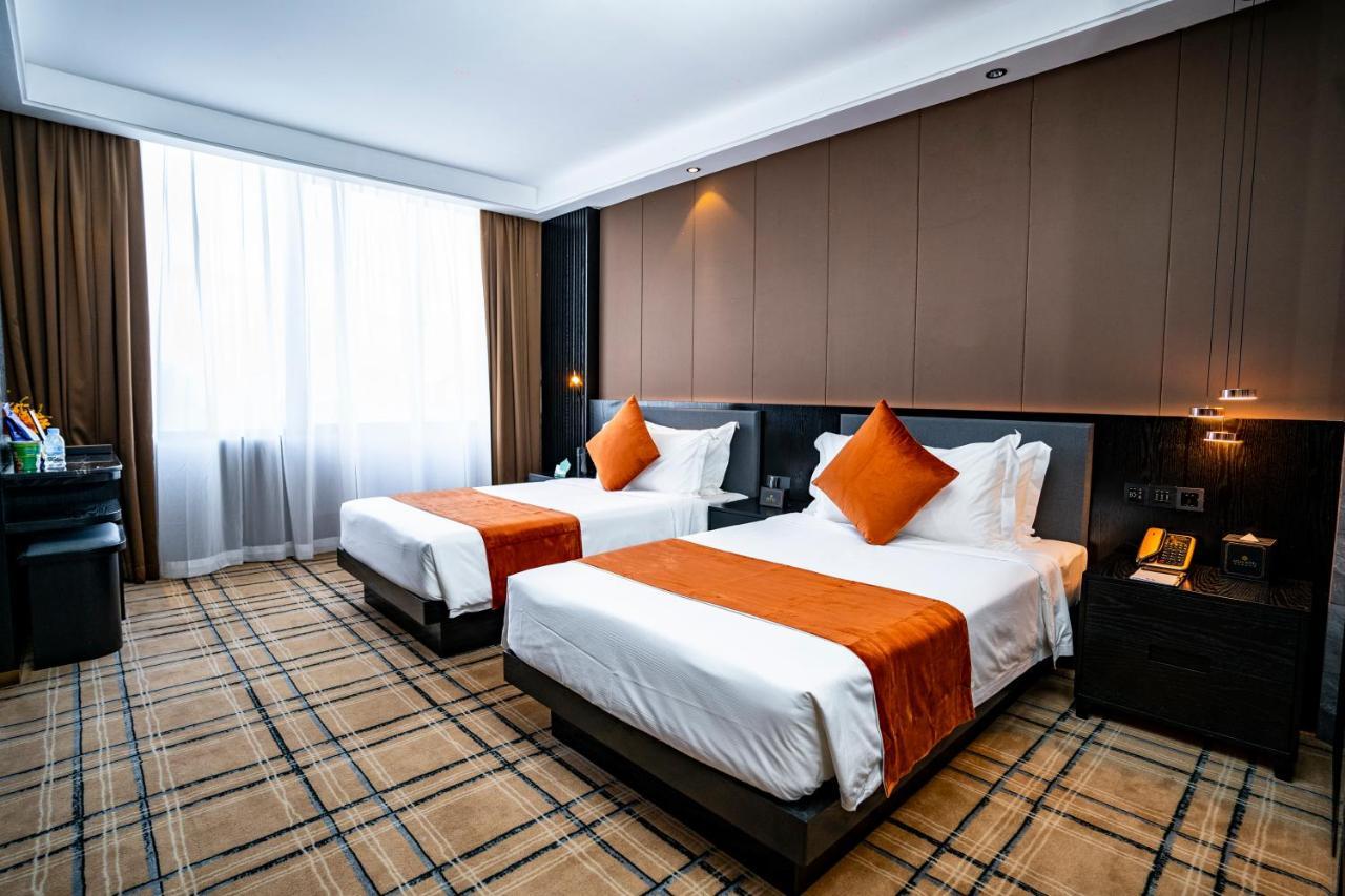 Ocean Hotel Phnom Penh Esterno foto