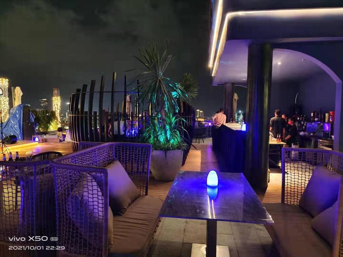Ocean Hotel Phnom Penh Esterno foto