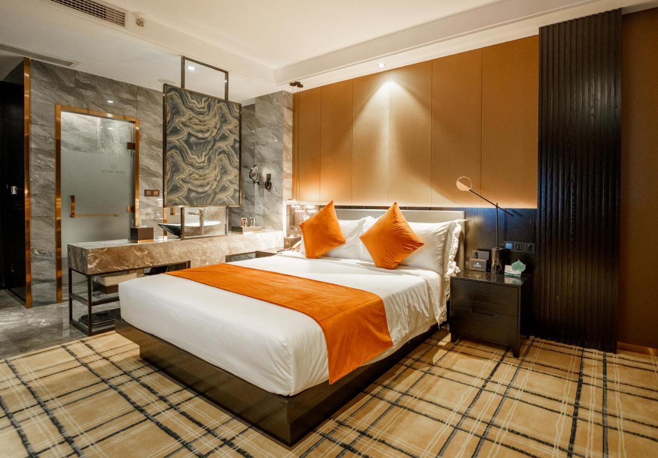 Ocean Hotel Phnom Penh Esterno foto