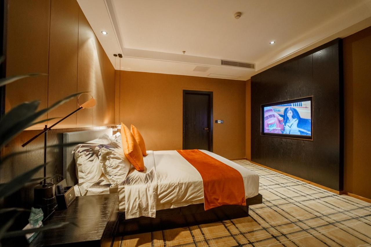 Ocean Hotel Phnom Penh Esterno foto