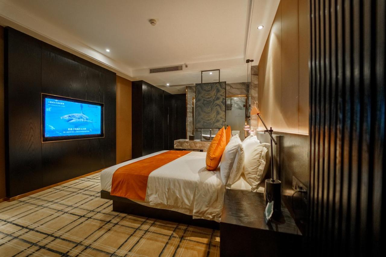 Ocean Hotel Phnom Penh Esterno foto