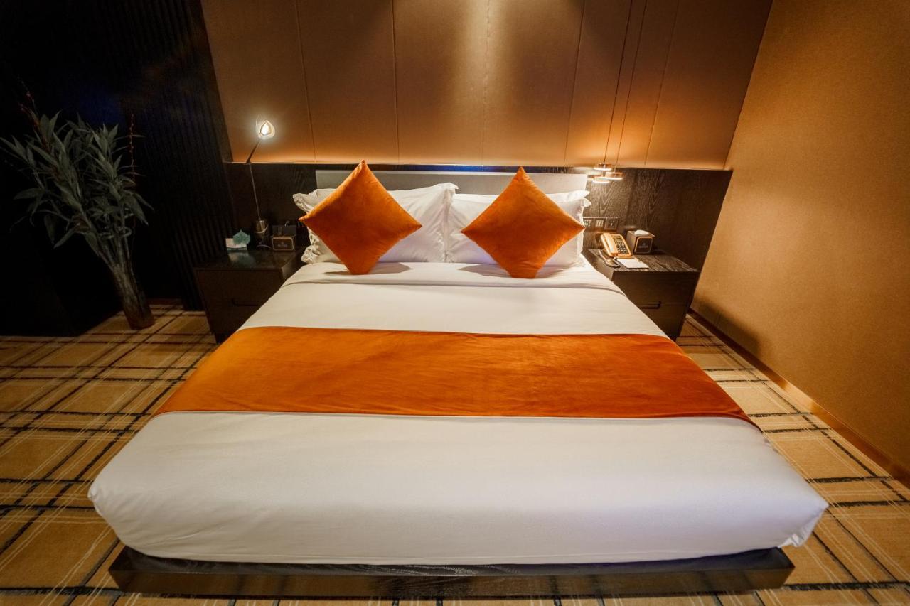Ocean Hotel Phnom Penh Esterno foto