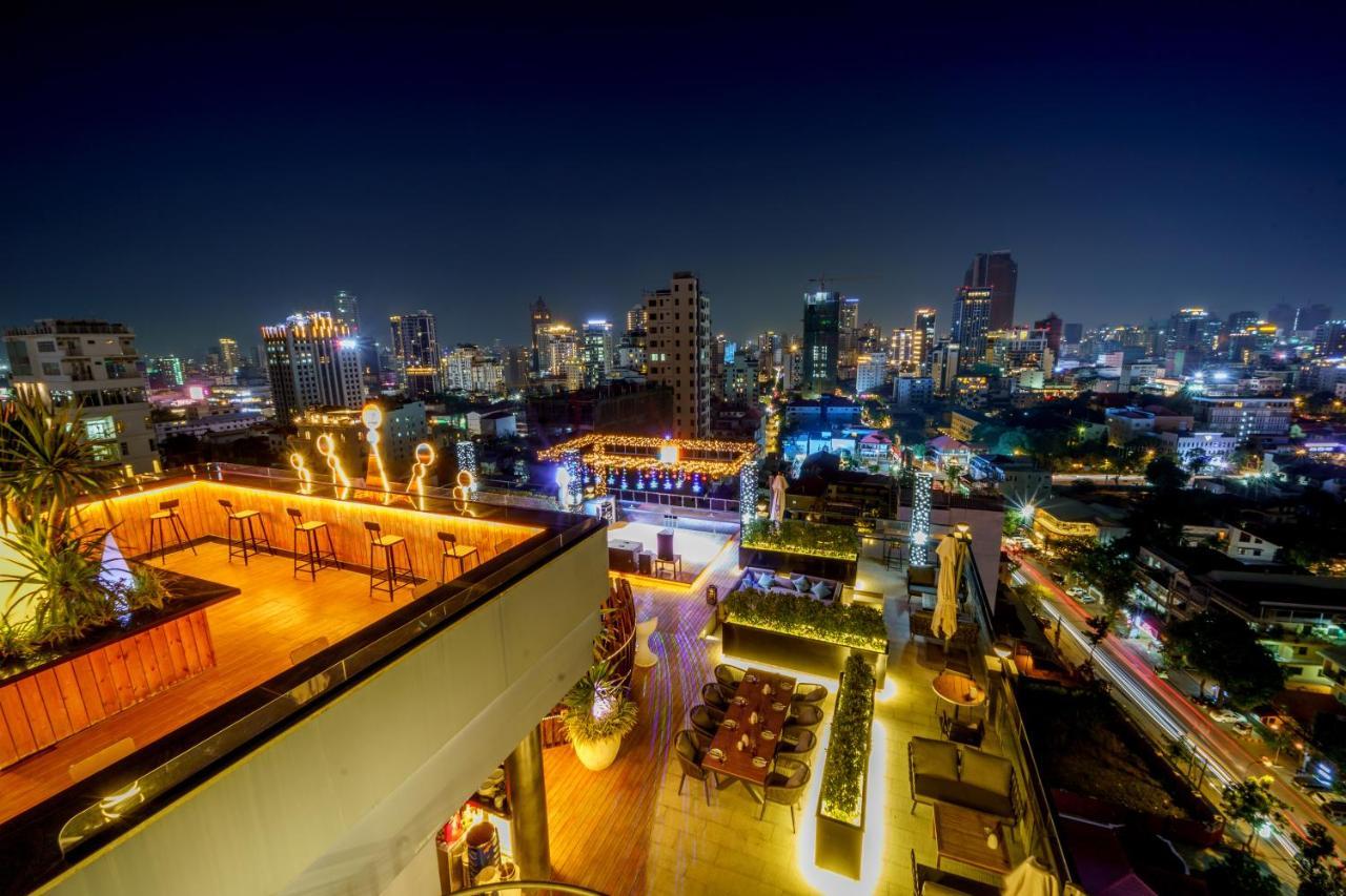 Ocean Hotel Phnom Penh Esterno foto