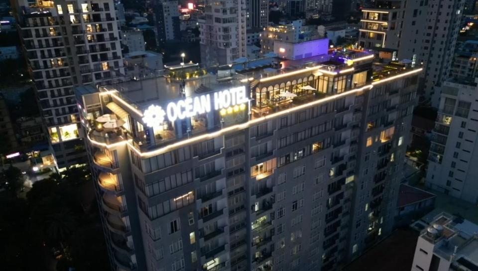 Ocean Hotel Phnom Penh Esterno foto